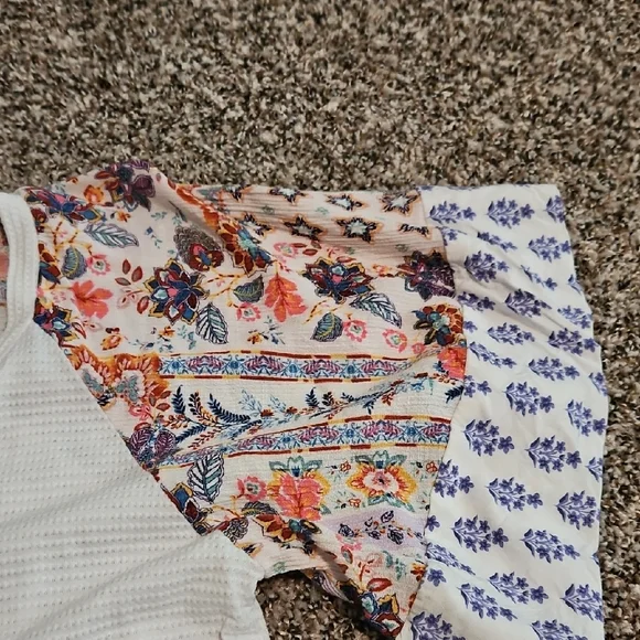 Daytrip Cream Top with Floral Sleeves - Picture 4 of 4